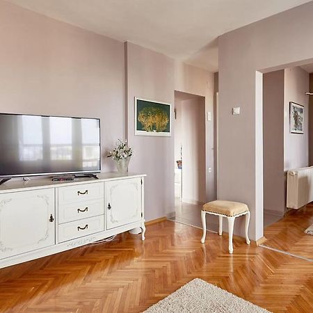 Spacious Modern Apartment In Peaceful Neighborhood سكوبجي المظهر الخارجي الصورة