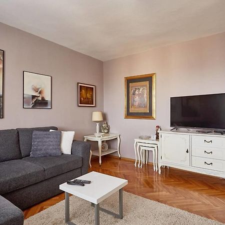 Spacious Modern Apartment In Peaceful Neighborhood سكوبجي المظهر الخارجي الصورة