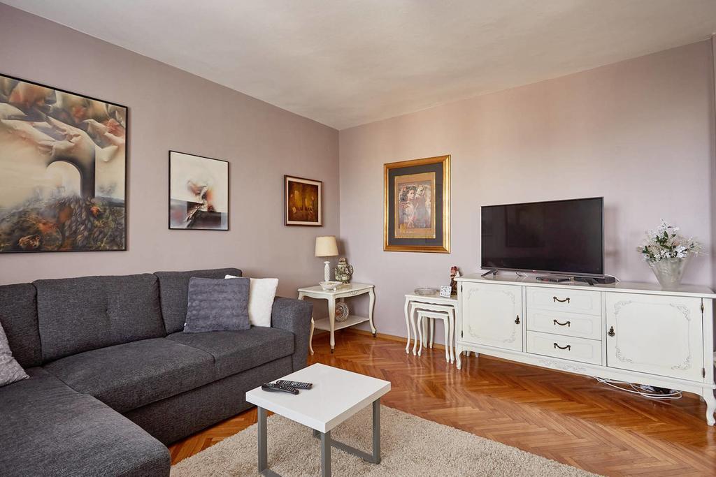 Spacious Modern Apartment In Peaceful Neighborhood سكوبجي المظهر الخارجي الصورة